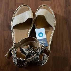 MOVING SALE! Universal Thread espadrille sandals- New with tags